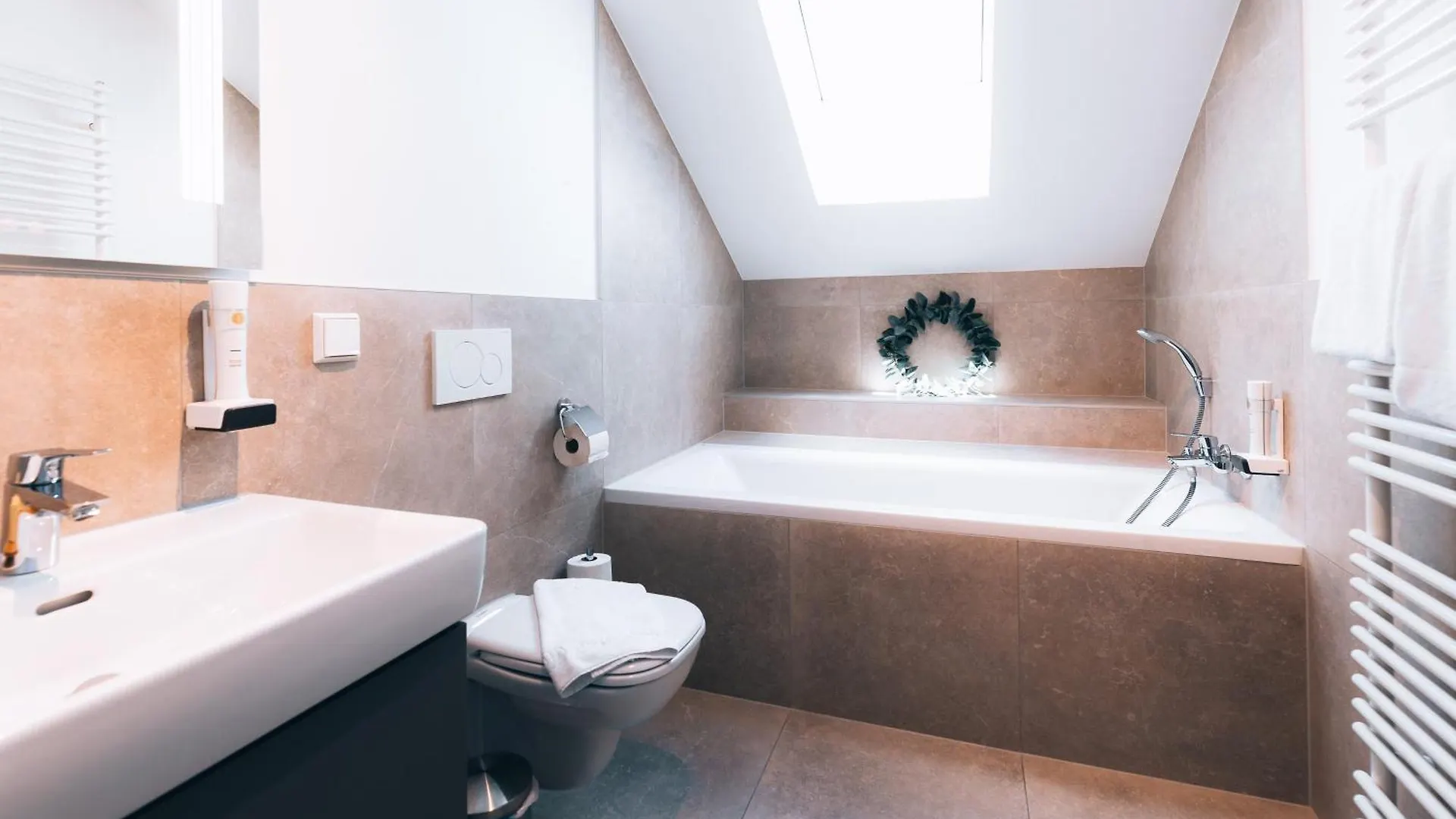 Hotel Das Essigmanngut Anif 3*,